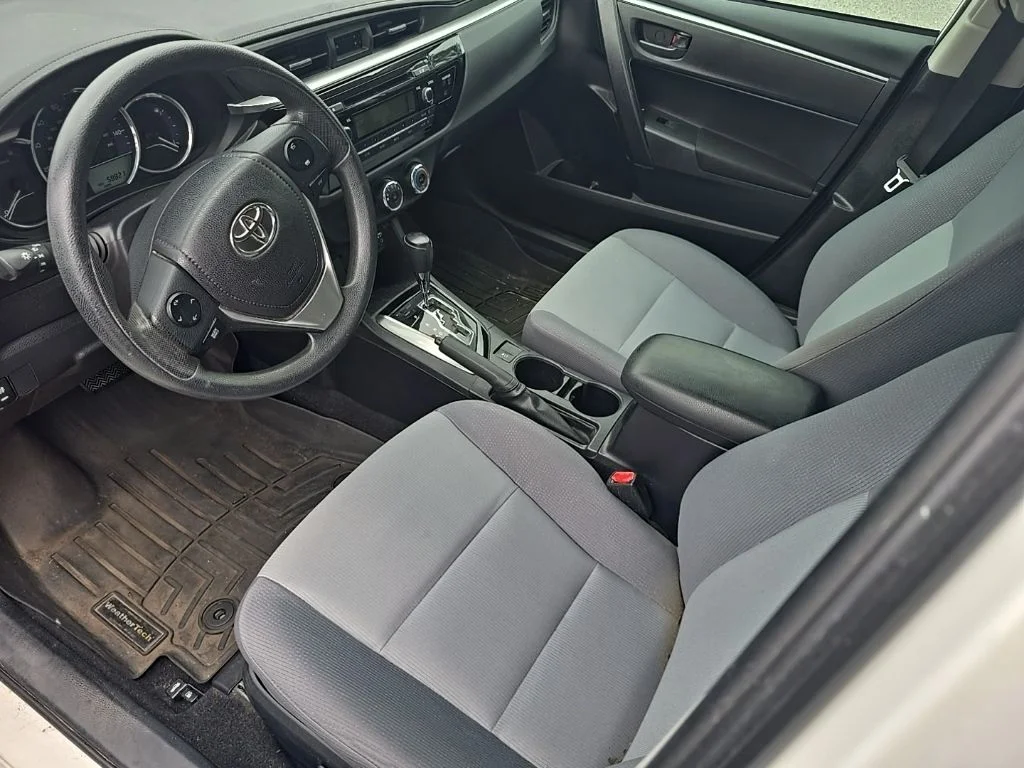 Used 2014 White Toyota L image 12