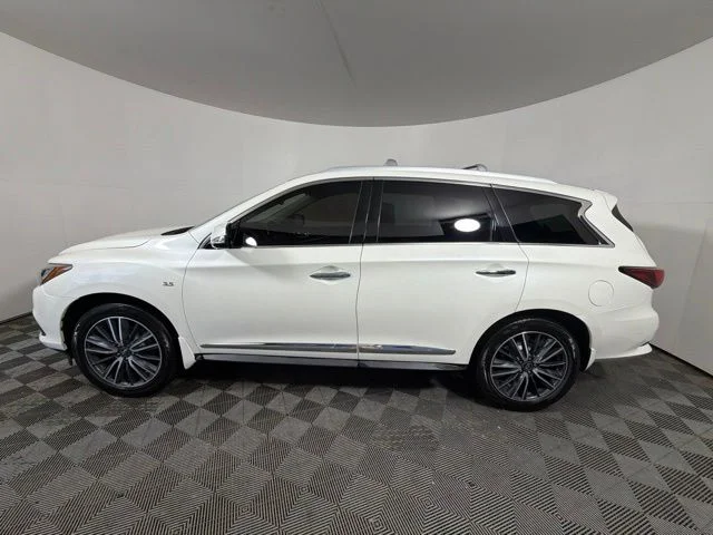 Certified Used 2019 White INFINITI LUXE image 6