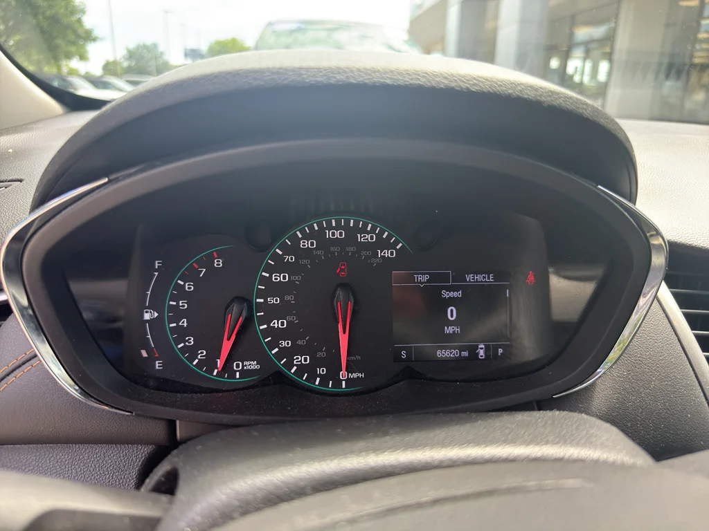 Used 2020  Chevrolet LT image 3