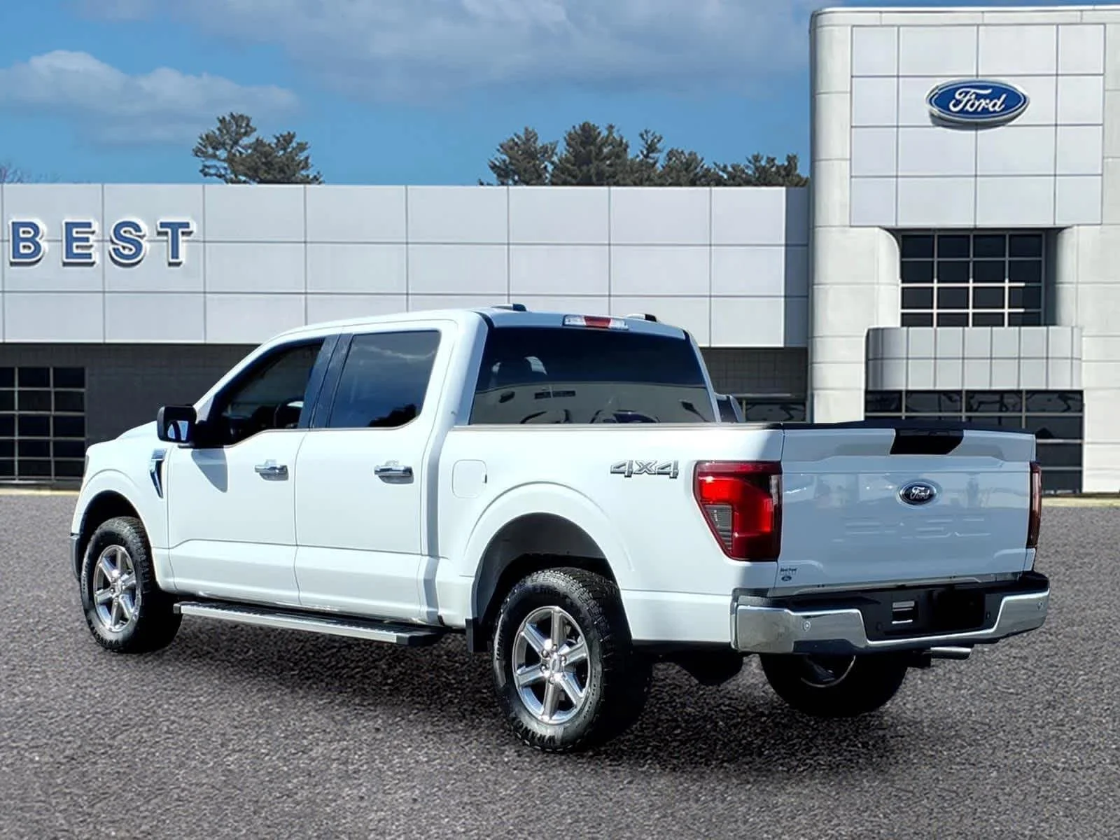 Used 2025 Oxford White Ford XLT image 4