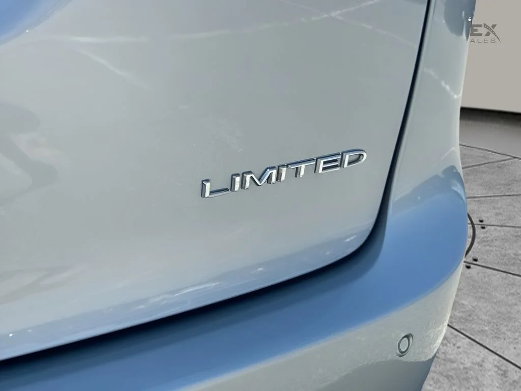 Used 2023 Silver Chrysler Limited image 23