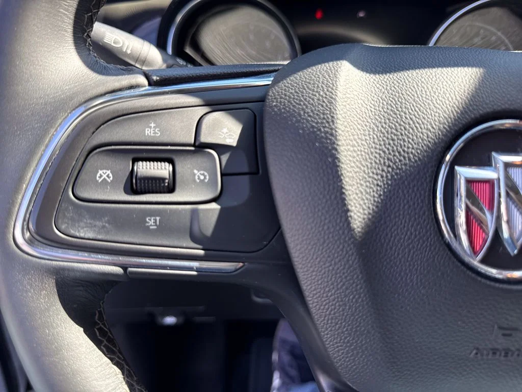 Used 2022 Summit White Buick Select image 23