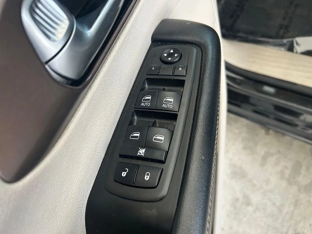 Used 2021 Black Chrysler LXI image 37