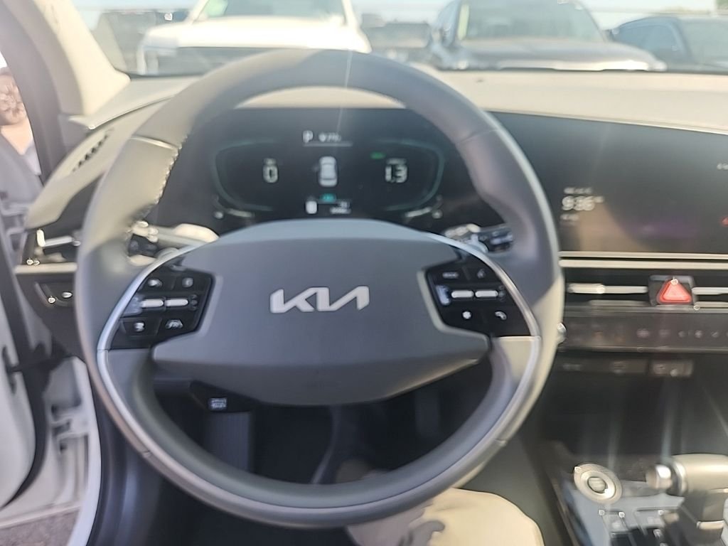 Used 2023 White Kia EX image 21