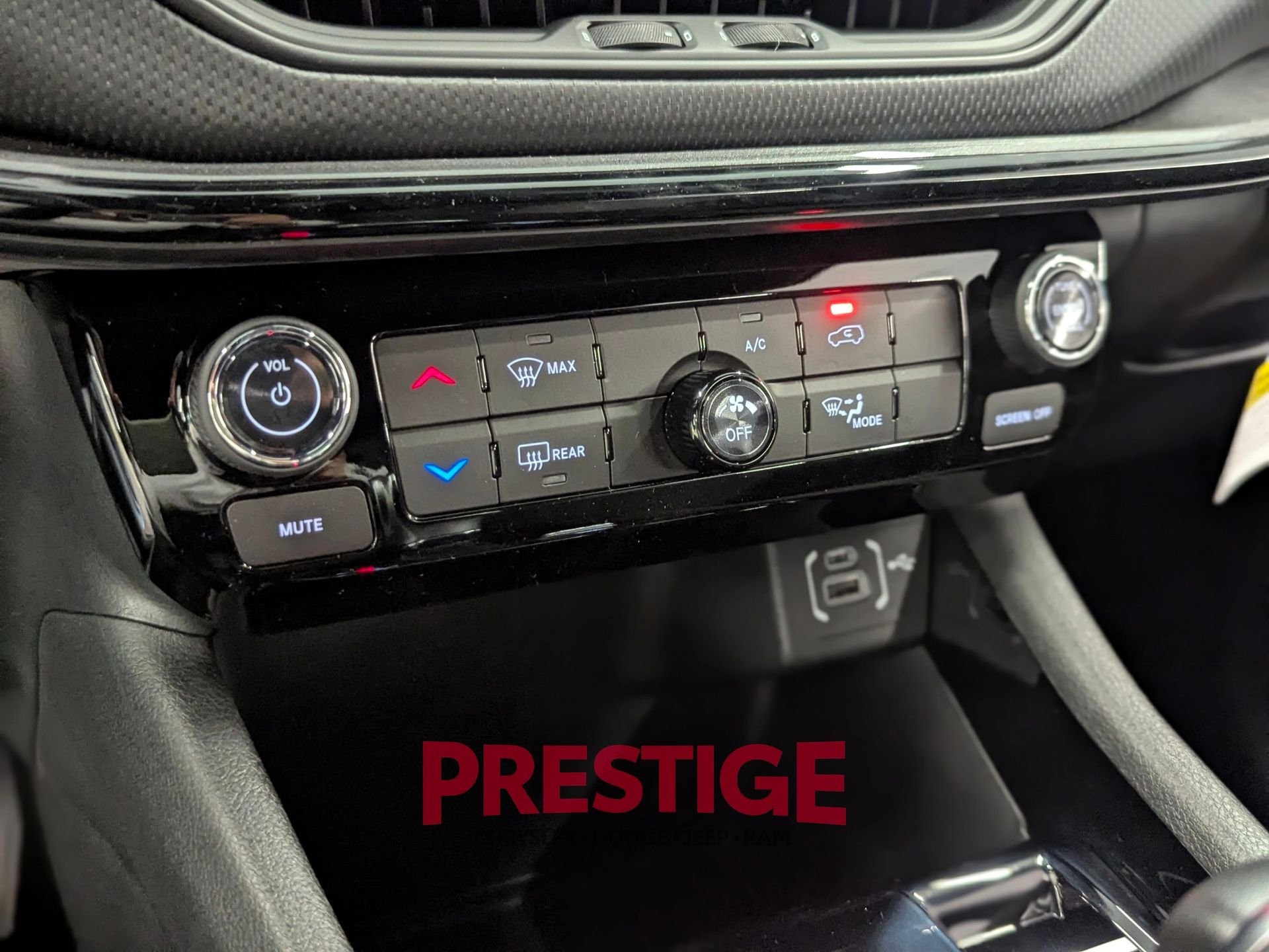New 2026 Bright White Clearcoat Jeep Latitude image 19