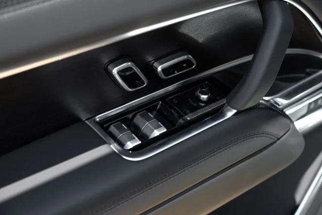 New 2026  Land Rover SE image 51