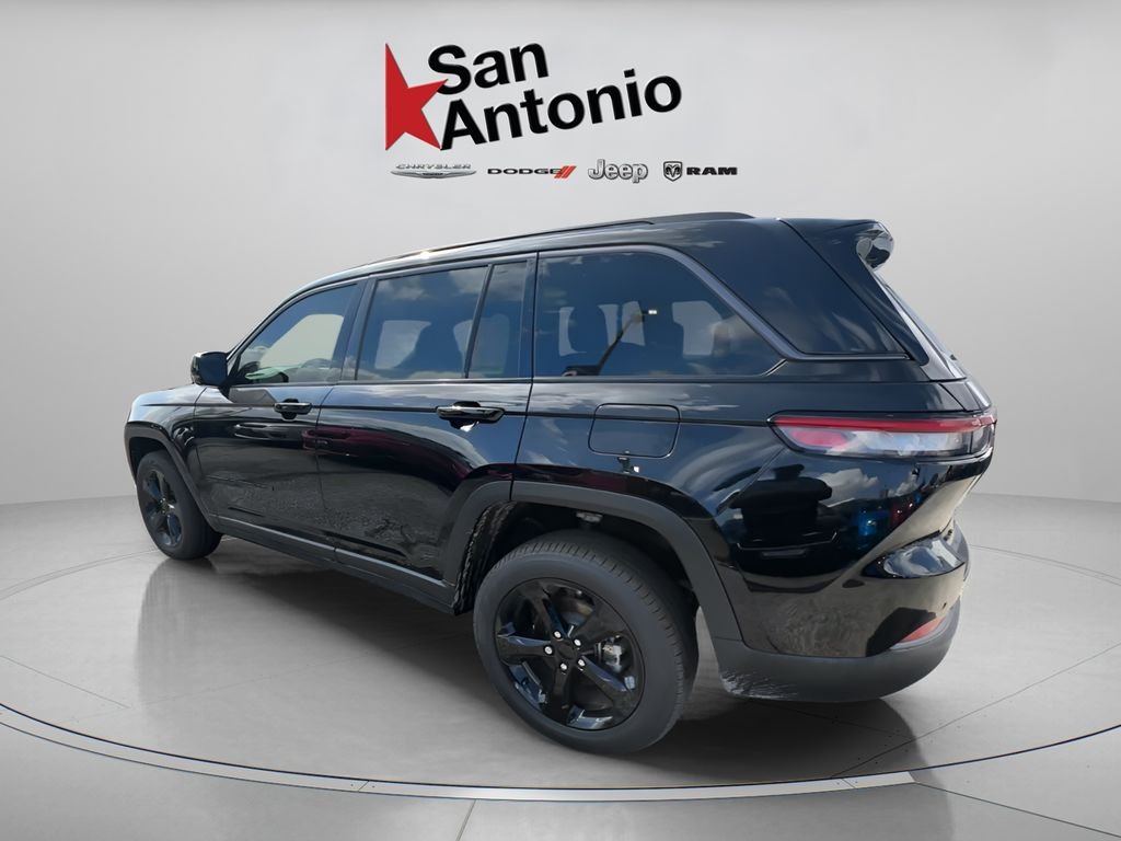 New 2026 Diamond Black Crystal Pearlcoat Jeep Limited image 10