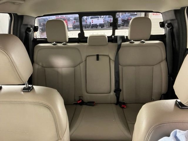 Used 2019 White Ford Lariat image 30