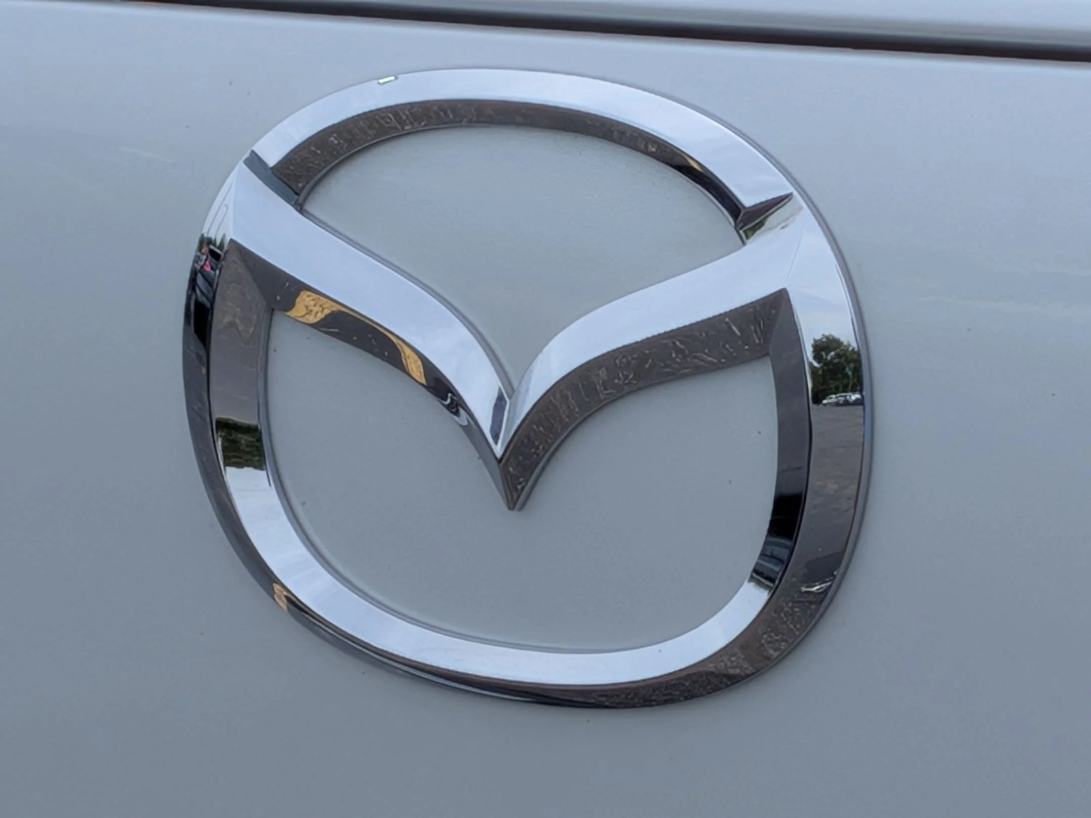 Used 2025 Wind Chill Pearl Mazda Premium Plus image 29