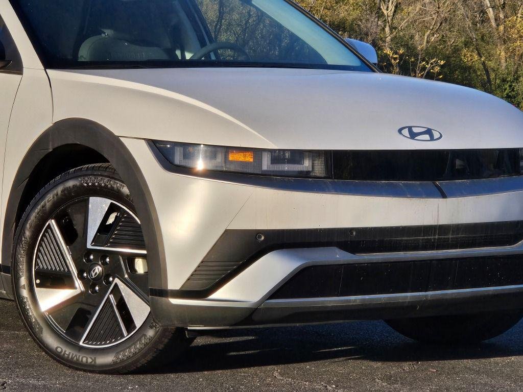 New 2025 White Hyundai SEL image 2