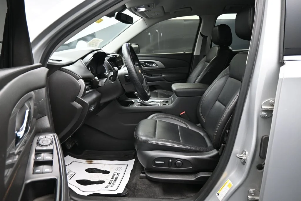 Used 2019 Silver Chevrolet 3LT image 9