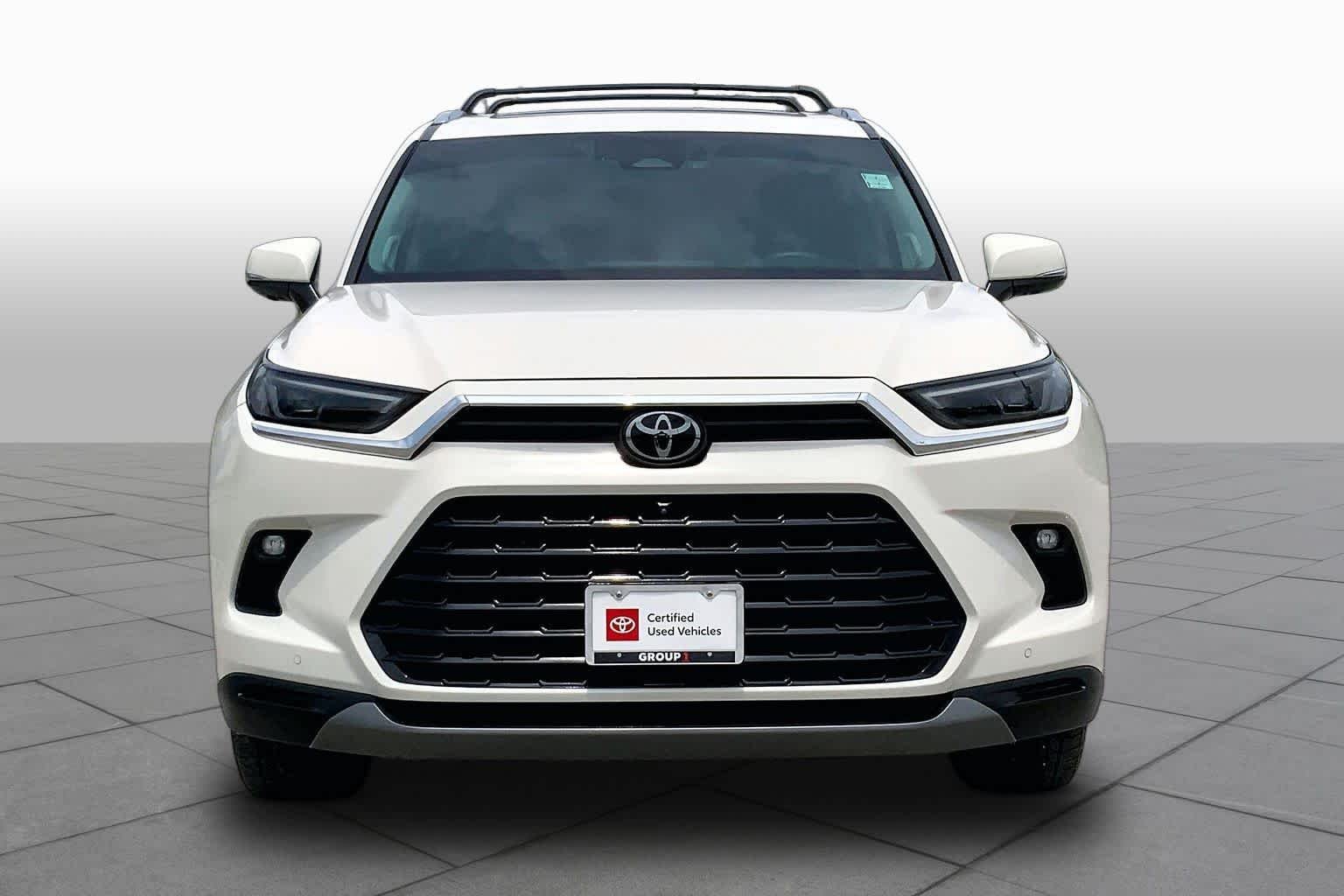 Used 2024 Coastal Cream Toyota Limited image 4