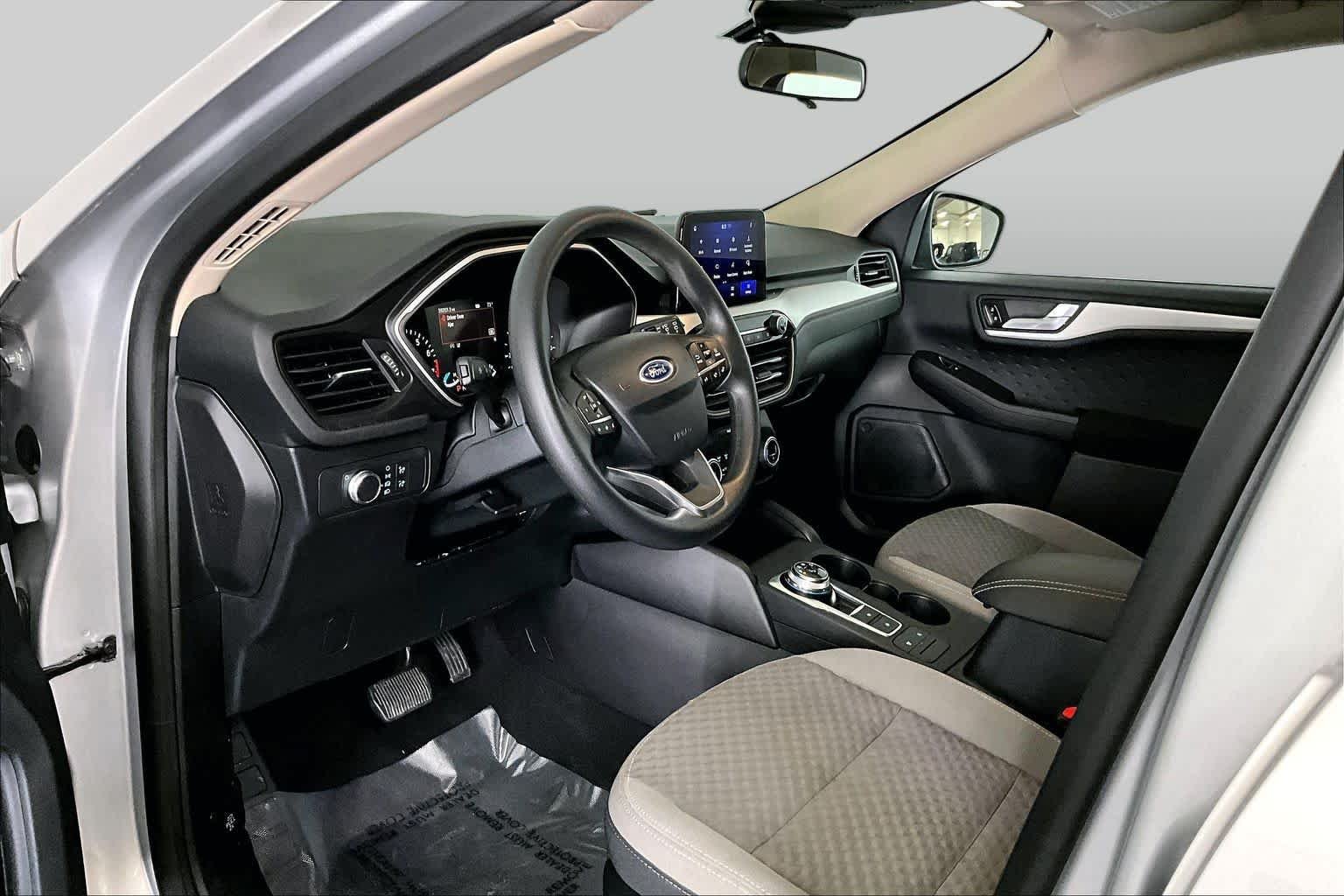 Used 2020 Ingot Silver Metallic Ford SE image 17
