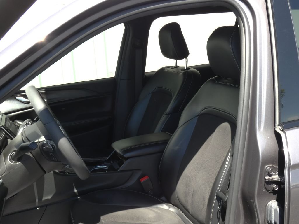 Used 2023 Gray Jeep Altitude image 6