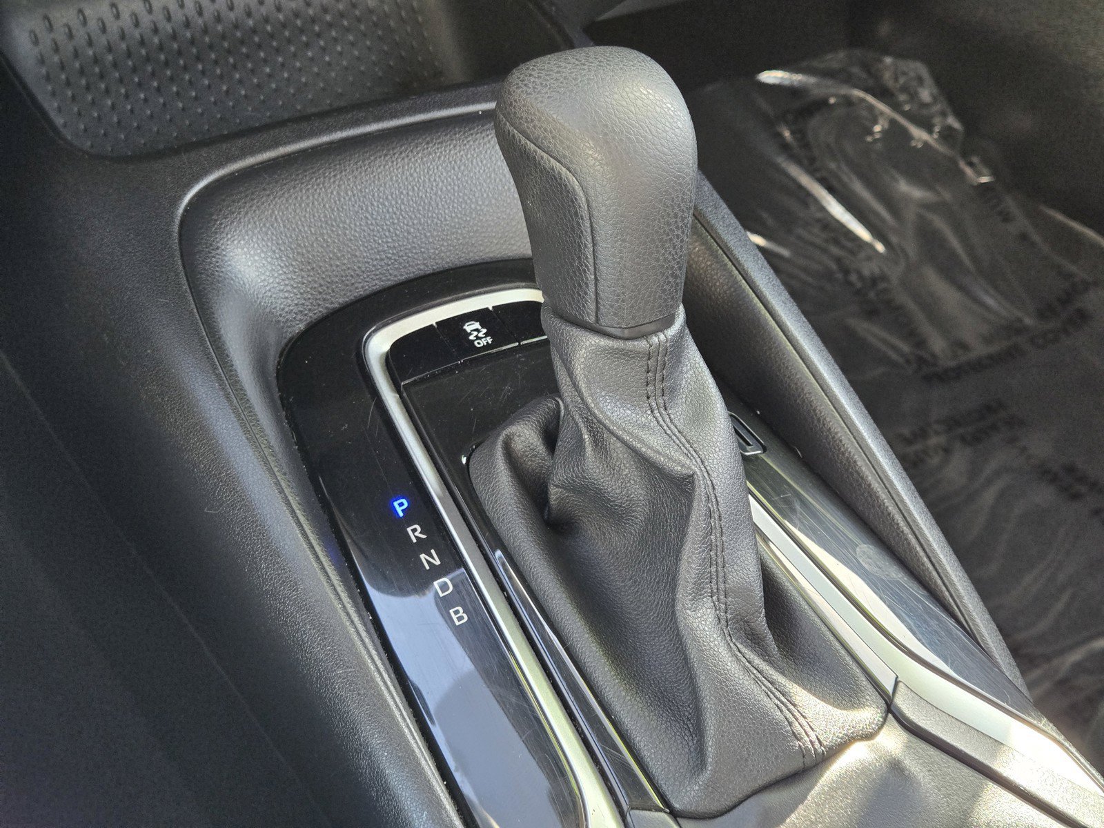 Certified Used 2025 White Toyota LE image 21