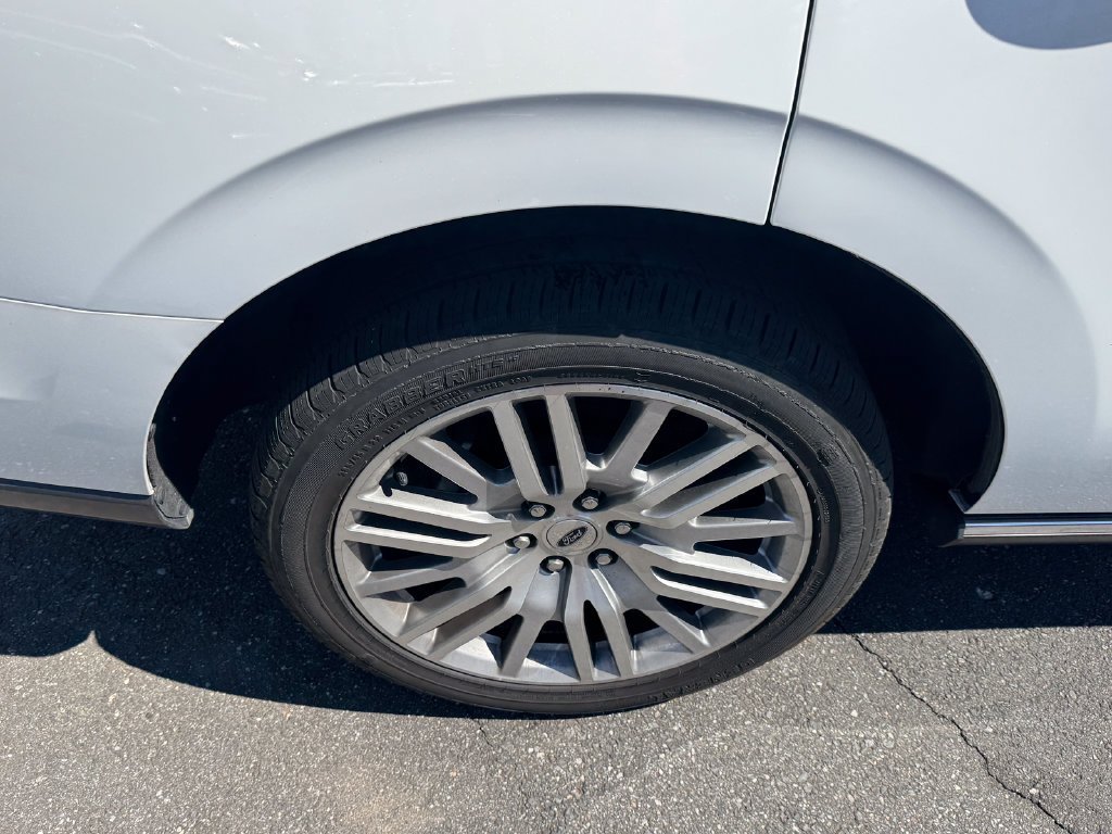 Used 2024 White Ford Limited image 11