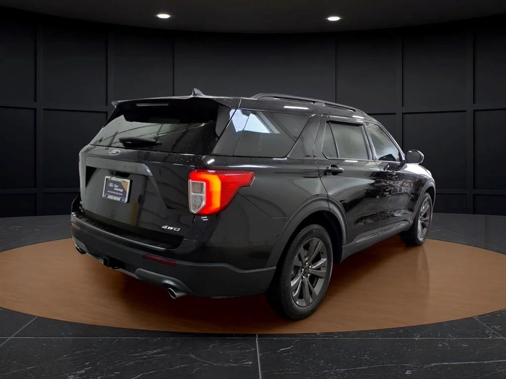 Used 2023 Black Metallic Ford XLT image 6