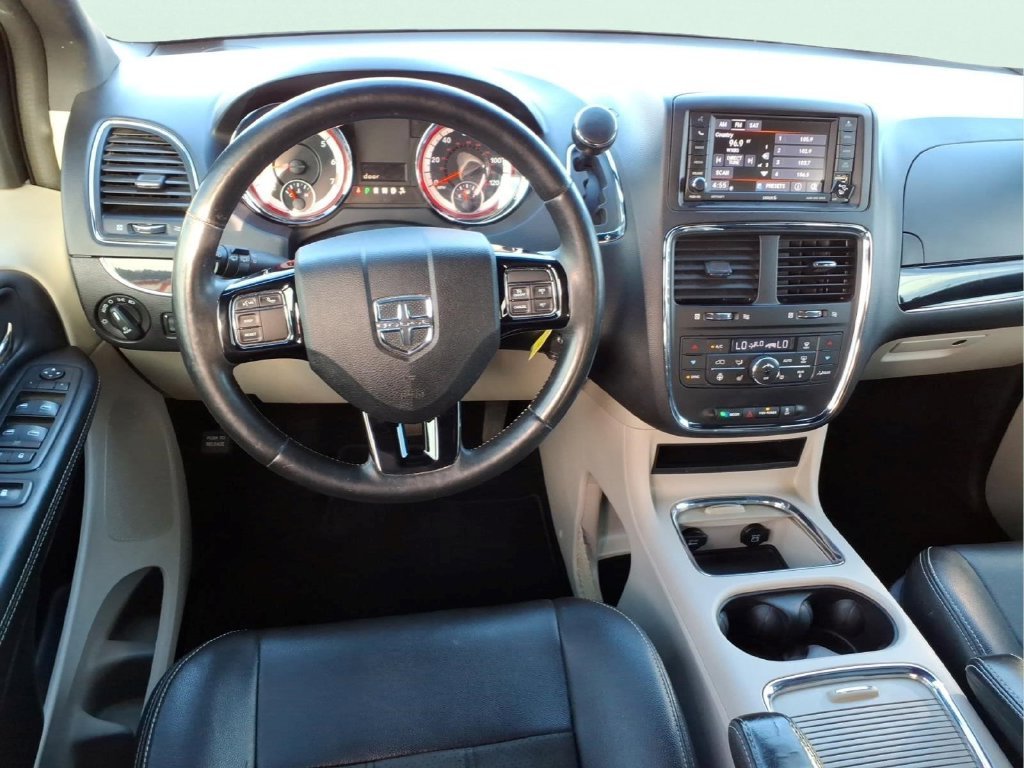 Used 2019 White Dodge SXT image 13