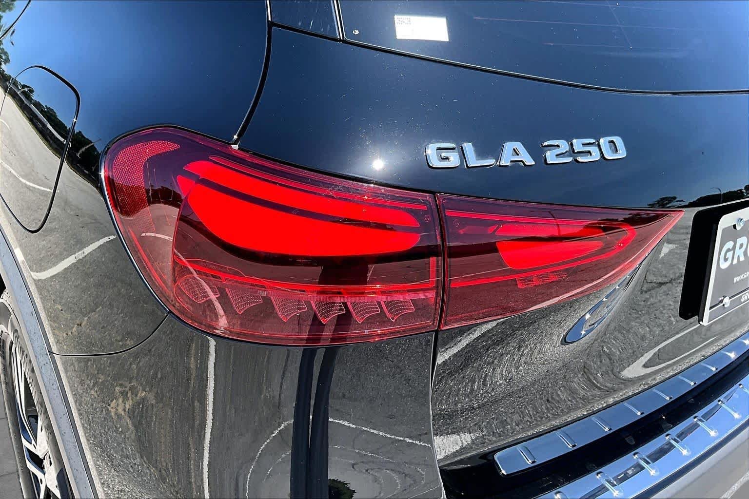 Used 2025 Night Black Mercedes-Benz GLA 250 image 29