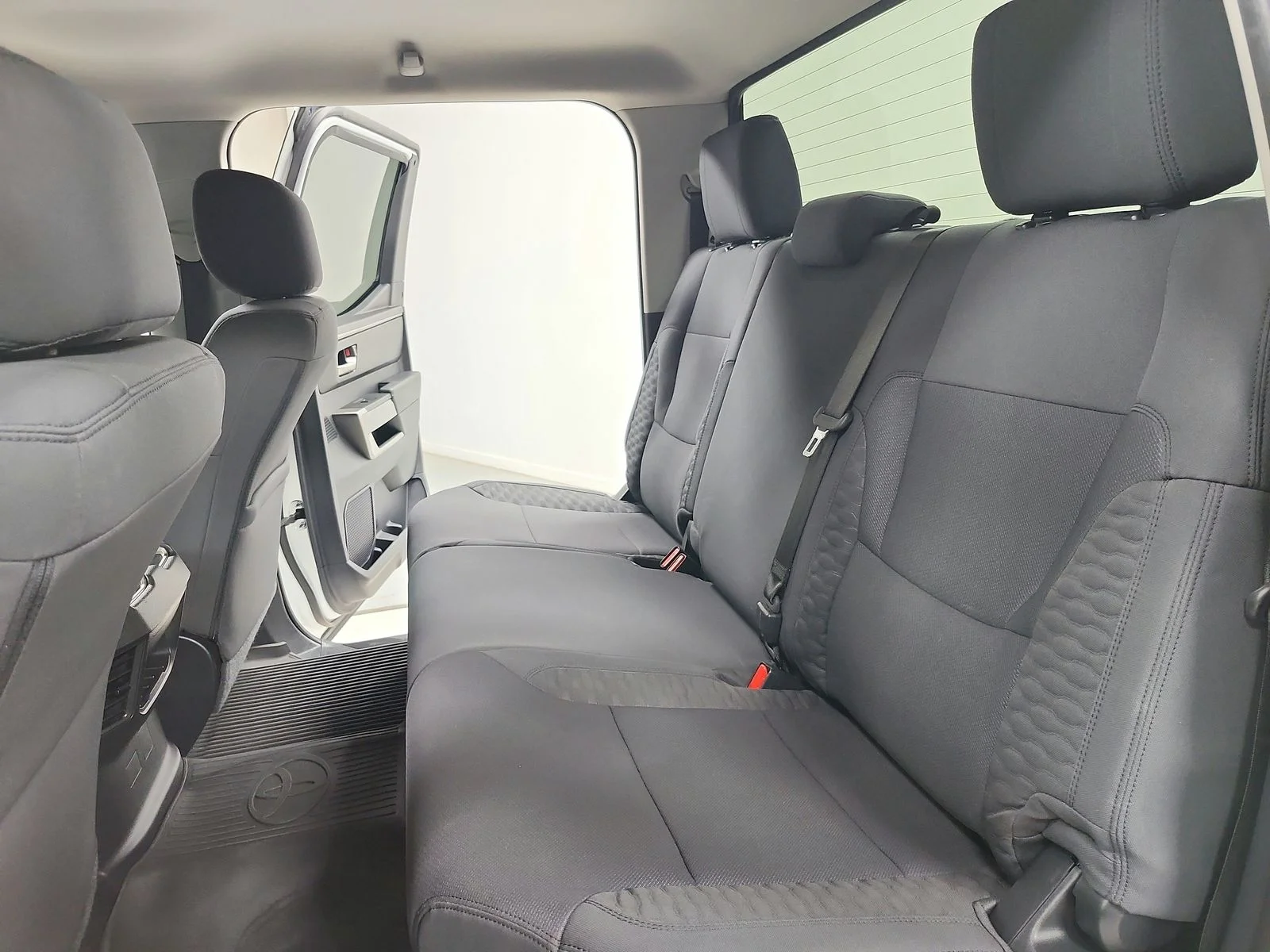 Used 2022 White Toyota SR5 image 34