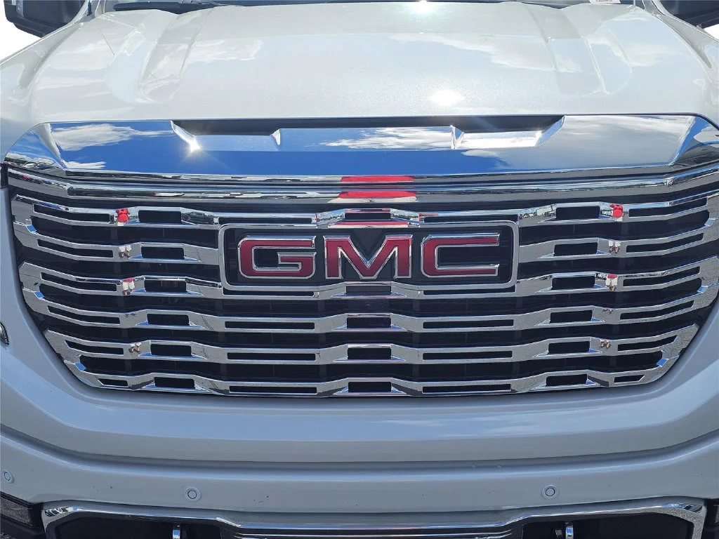 Used 2026 Glacier White Tricoat GMC Denali image 3