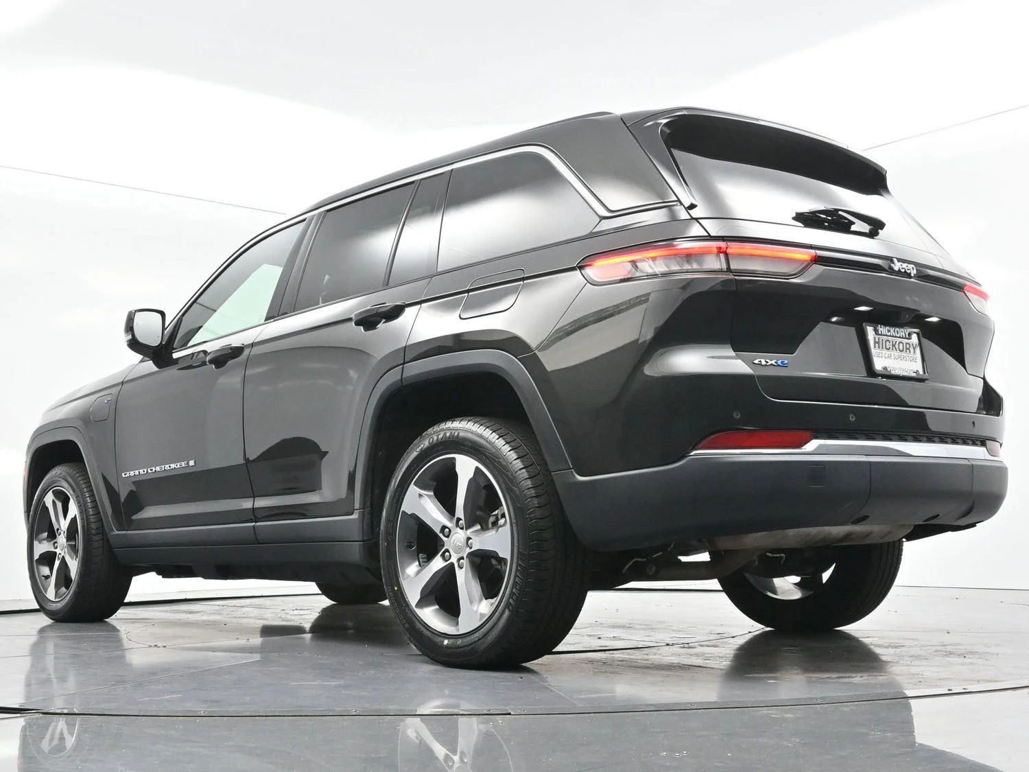 Used 2023 Rocky Mountain Pearlcoat Jeep 4xe image 50