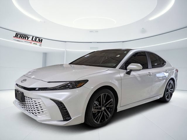 Used 2025 Wind Chill Pearl Toyota XSE image 8