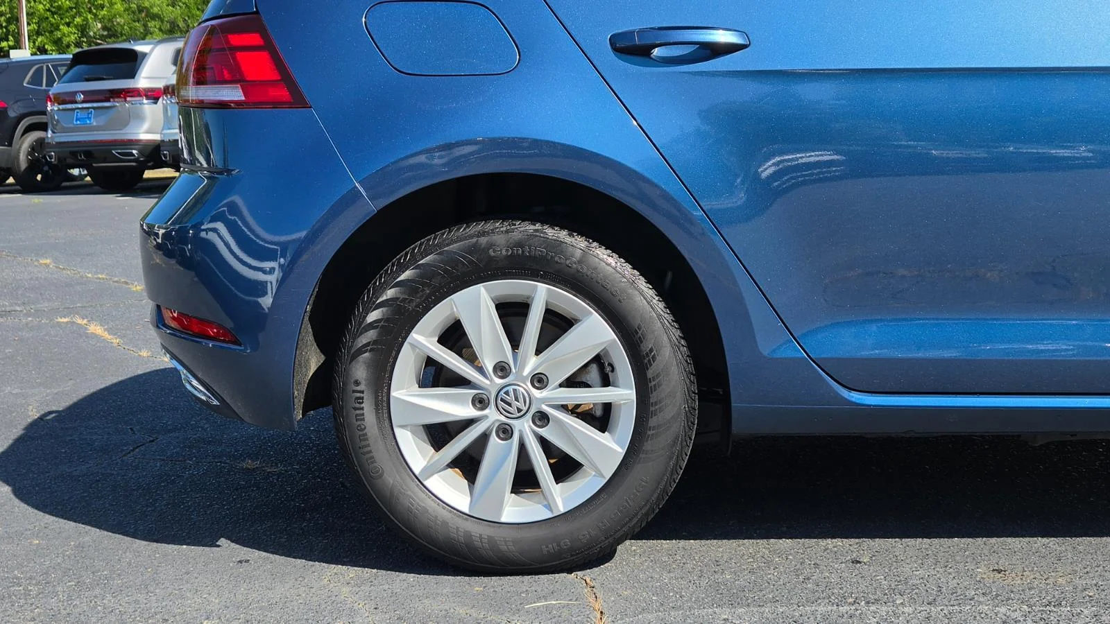 Used 2019 Silk Blue Metallic Volkswagen S image 18