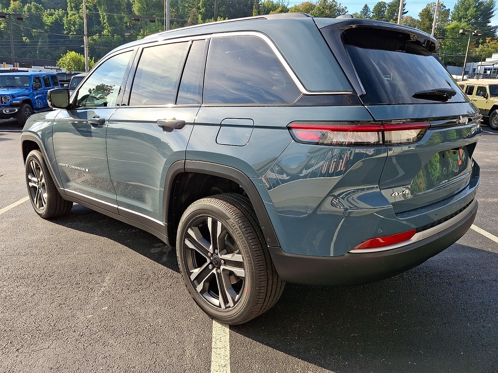 New 2027 Steel Blue Paint Jeep Limited image 4