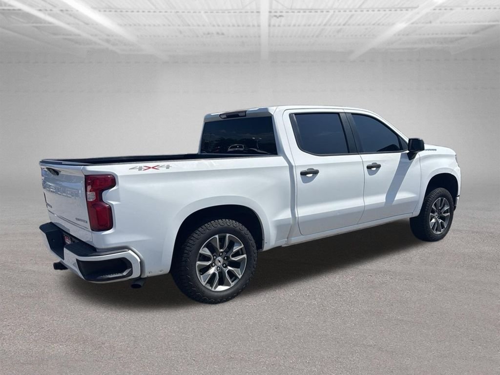 Used 2021 White Chevrolet Custom image 3