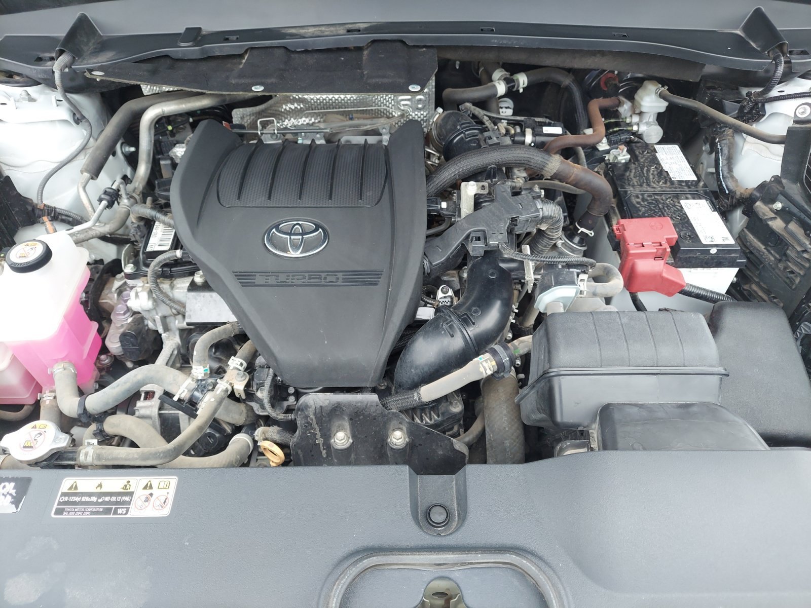 Used 2024 Wind Chill Pearl Toyota XLE image 30