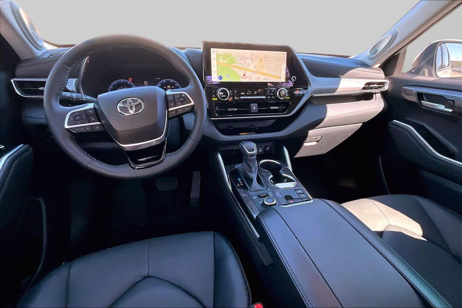 Used 2026 Wind Chill Pearl Toyota Platinum image 16
