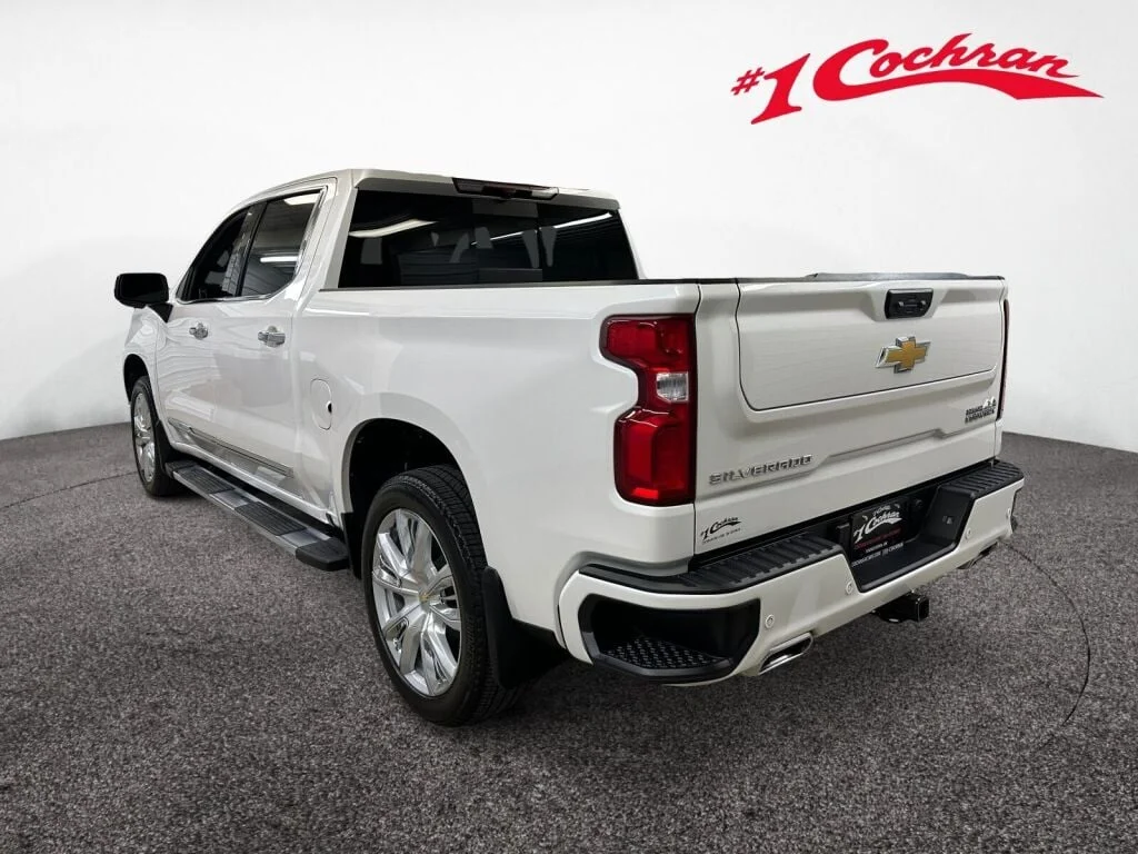 Certified Used 2025 Iridescent Pearl Tricoat Chevrolet High Country image 25