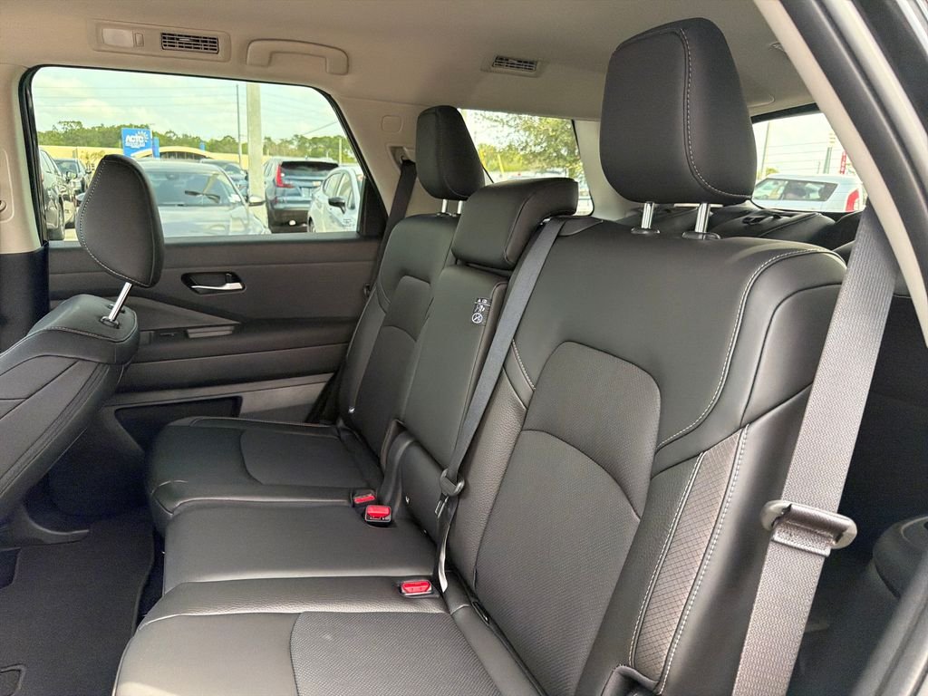 New 2026 Nissan Pathfinder SL 4D Sport Utility