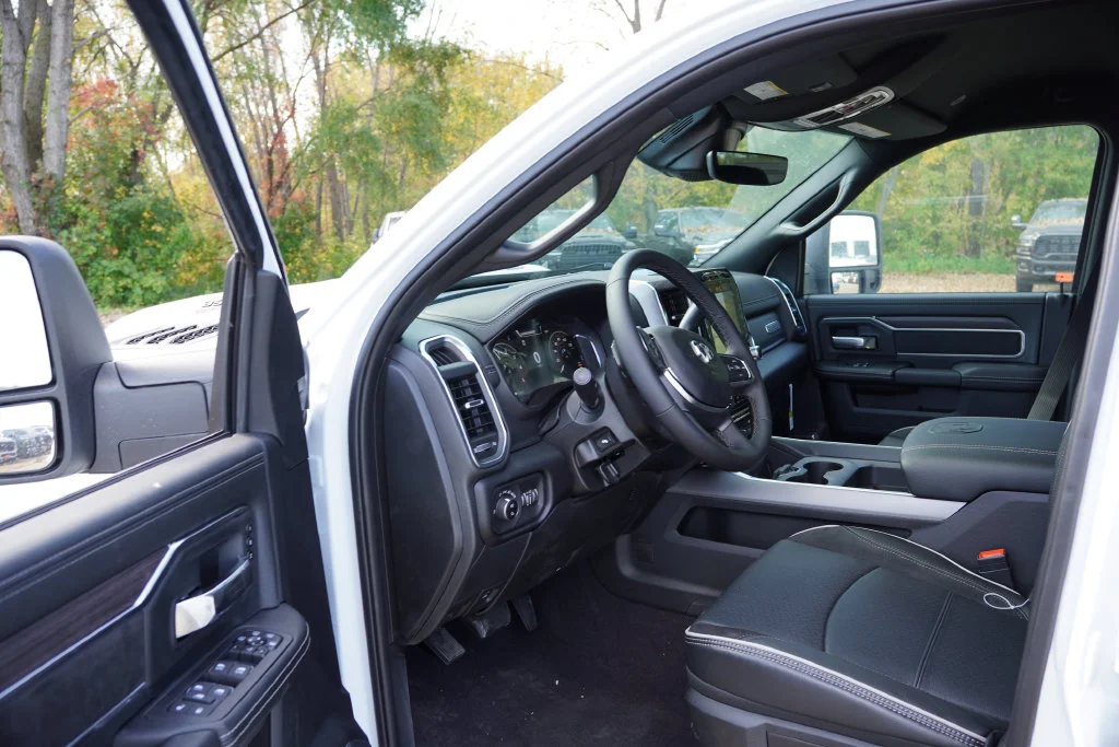 New 2027 Bright White Clear-Coat Exterior Paint RAM Laramie image 11
