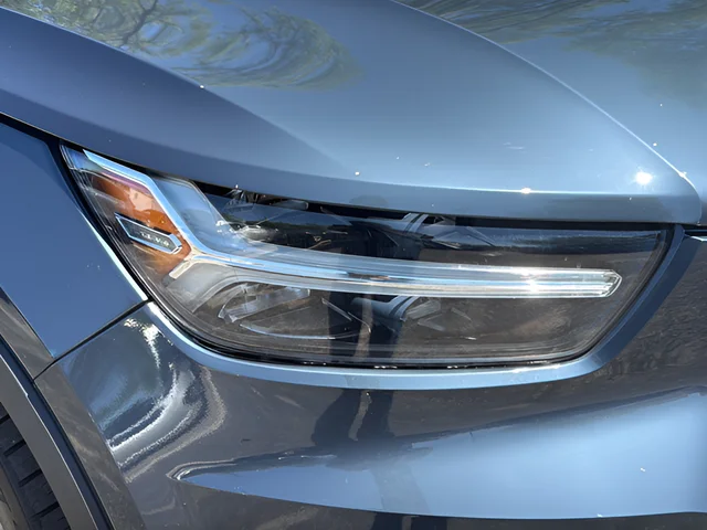 Used 2021 Blue Volvo Momentum image 28