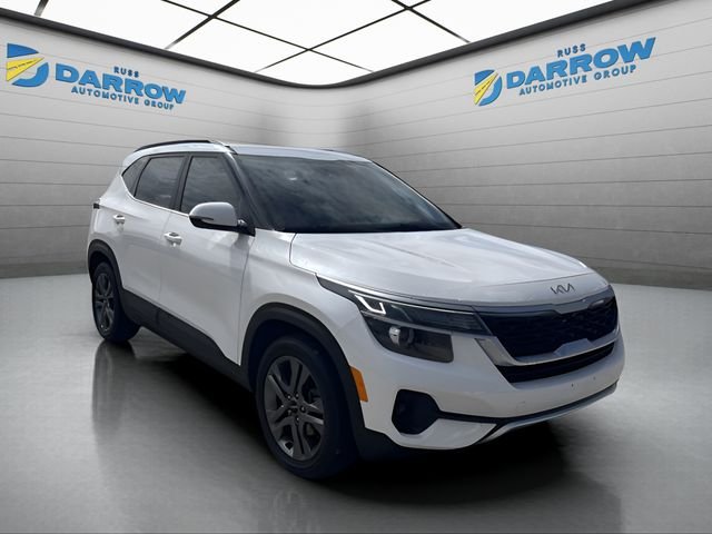 Used 2022 White Kia S image 8