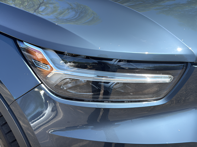 Used 2021 Blue Volvo Momentum image 28