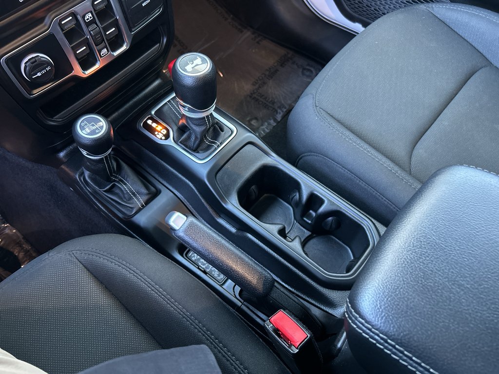 2023 Jeep Wrangler 4-Door Sahara - Photo 21