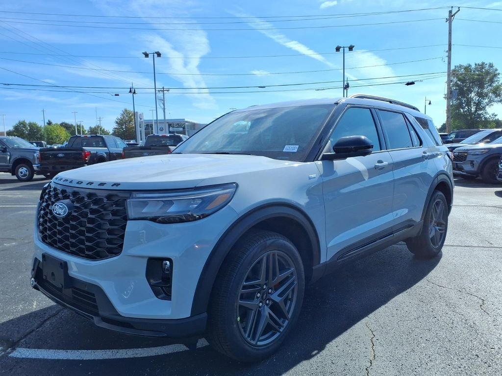 New 2027 Avalanche Gray Ford ST-Line image 1