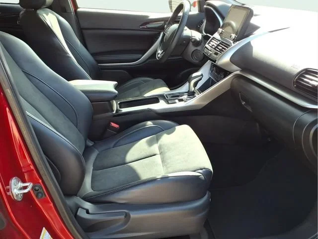 Used 2024  Mitsubishi SE image 19