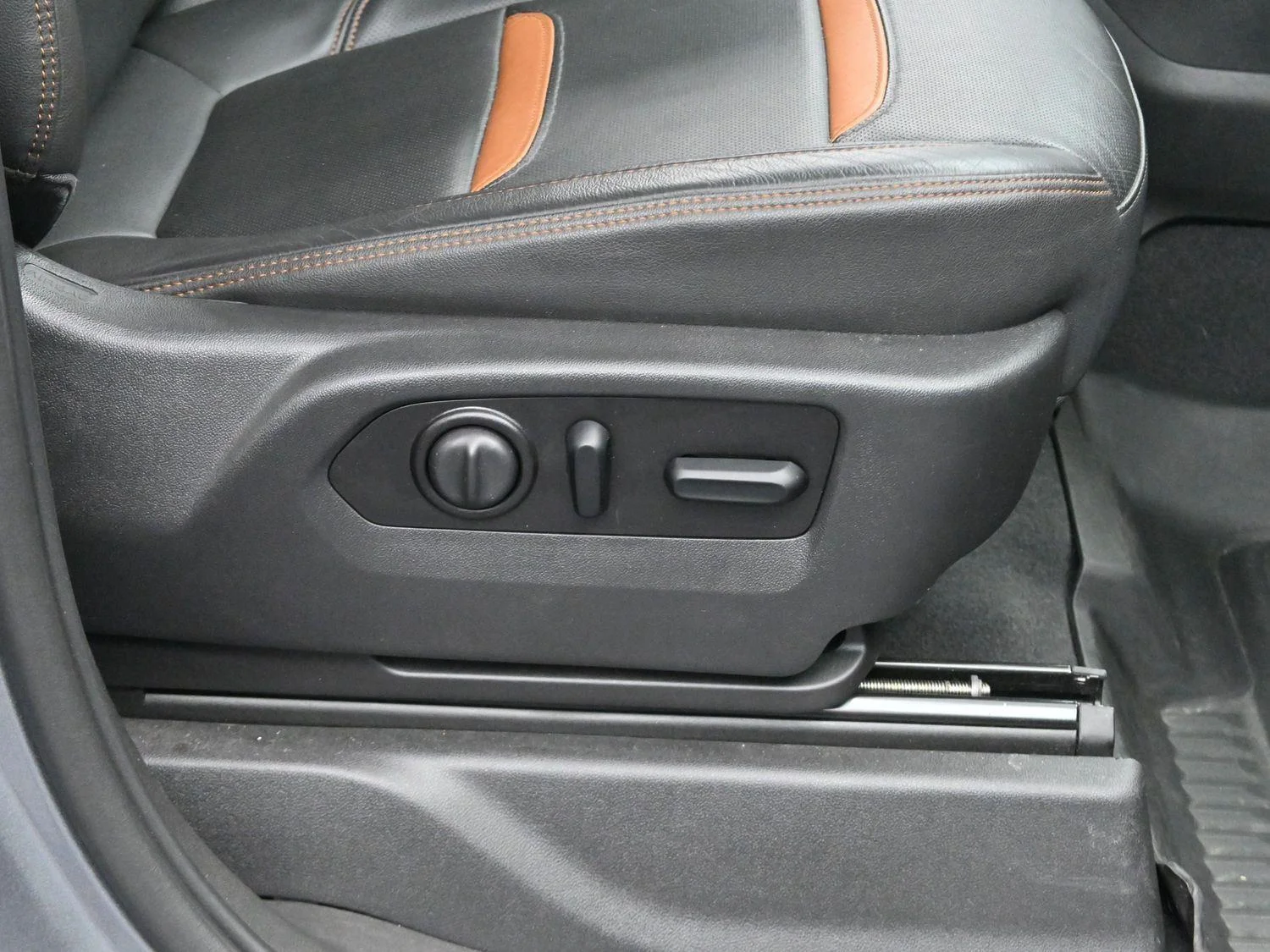 Used 2021 Satin Steel Metallic GMC AT4 image 33