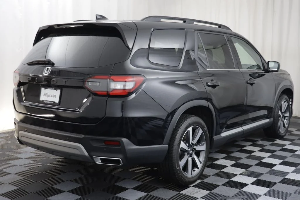 Used 2024 Crystal Black Pearl Honda Touring image 17