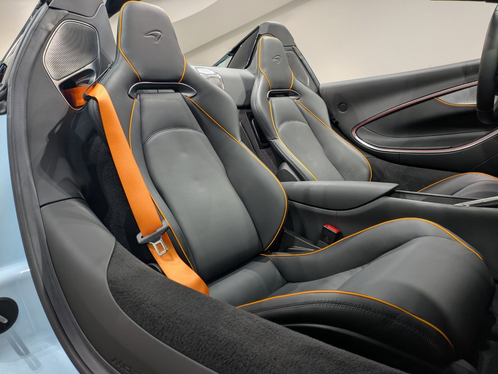 Used 2025 MSO Muriwai White McLaren TechLux Spider image 26