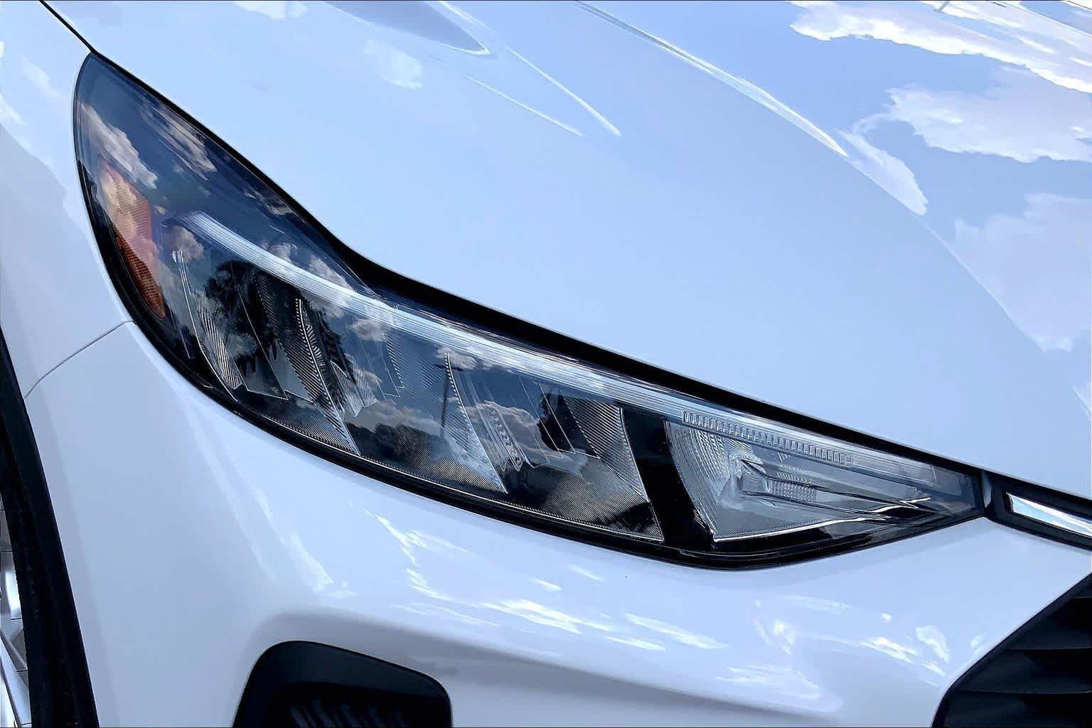 Used 2025 Oxford White Ford Active image 35