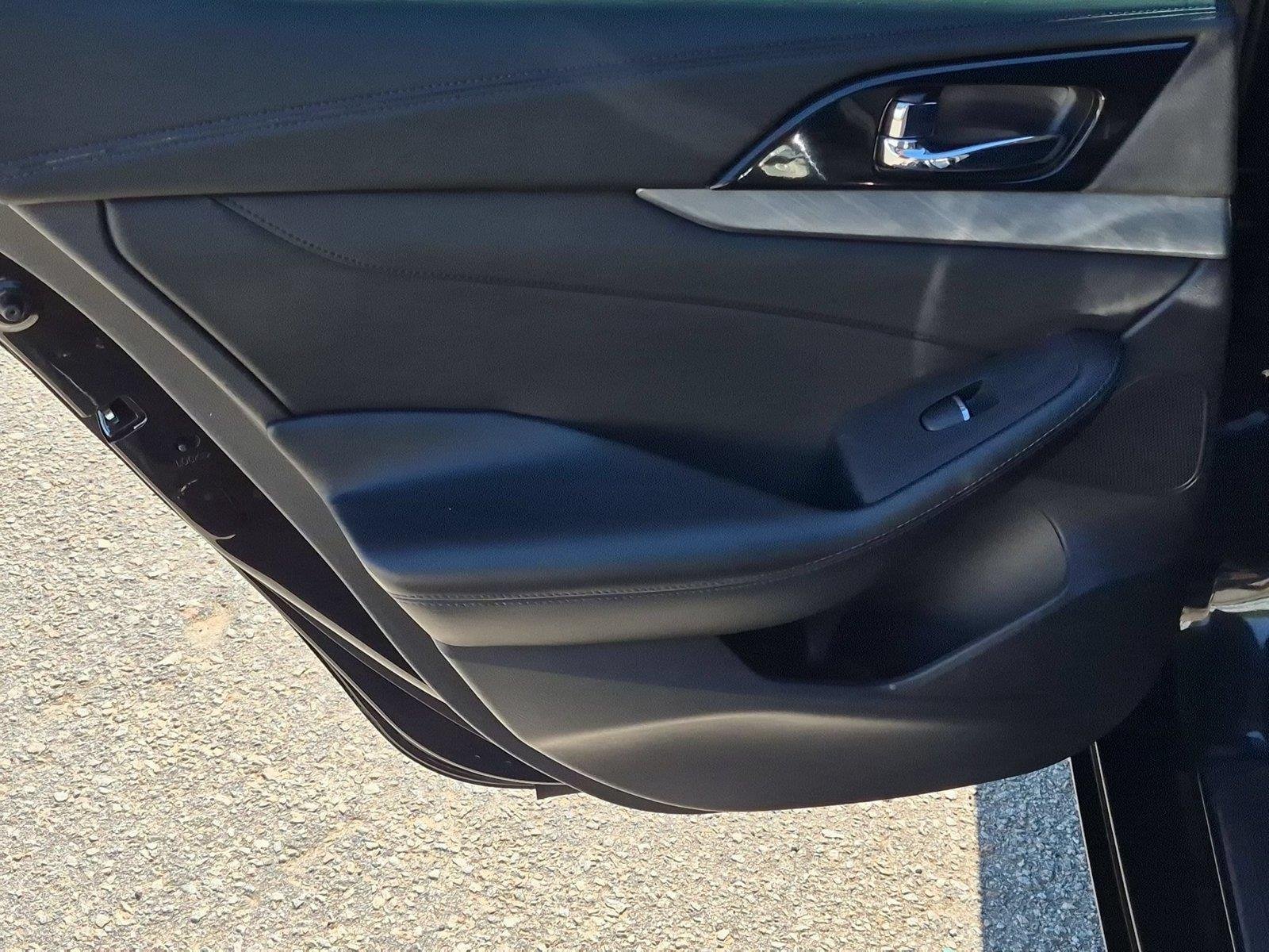 Used 2016 Black Nissan 3.5 S image 29