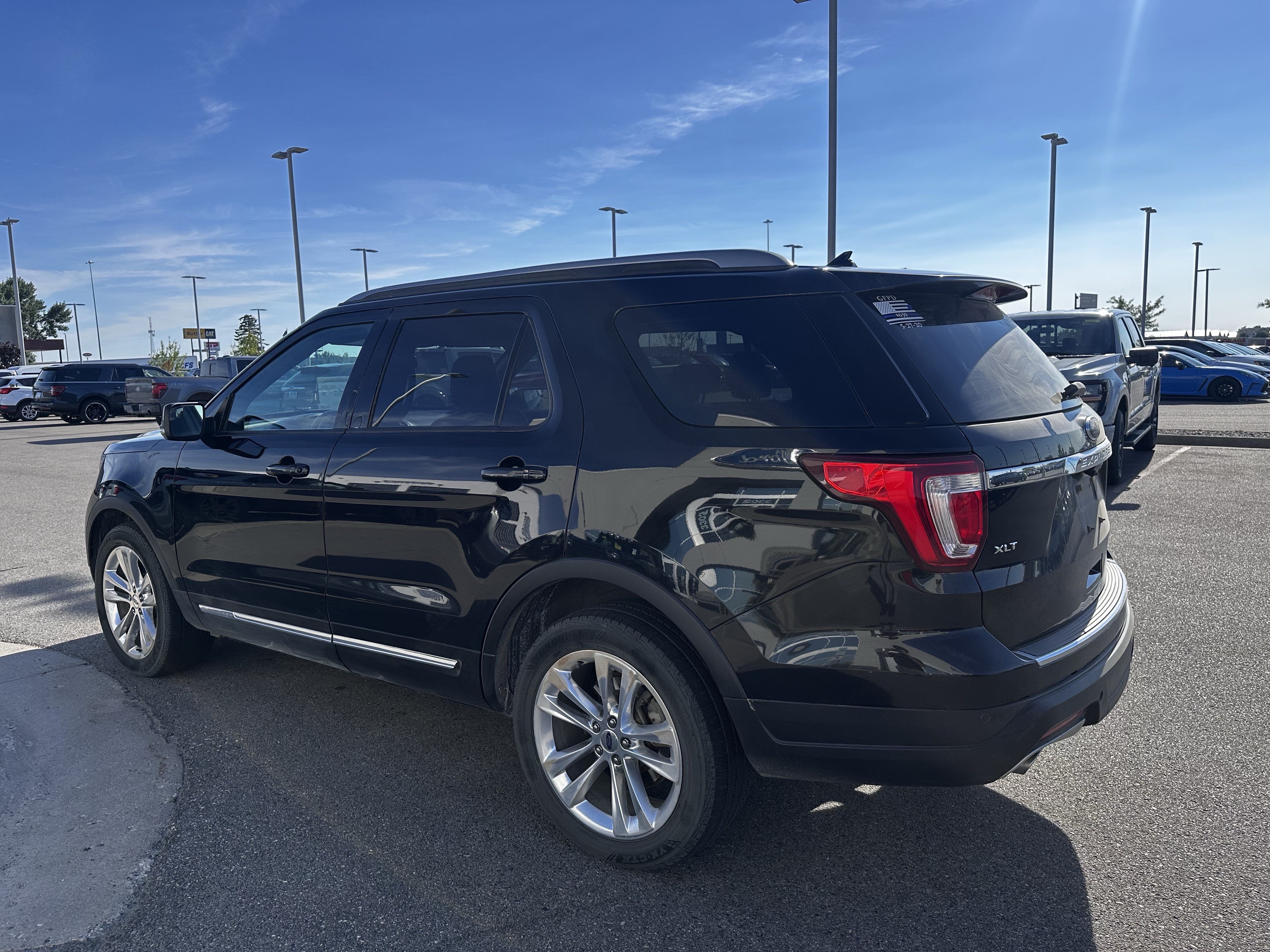 Used 2018 Shadow Black Ford XLT image 4