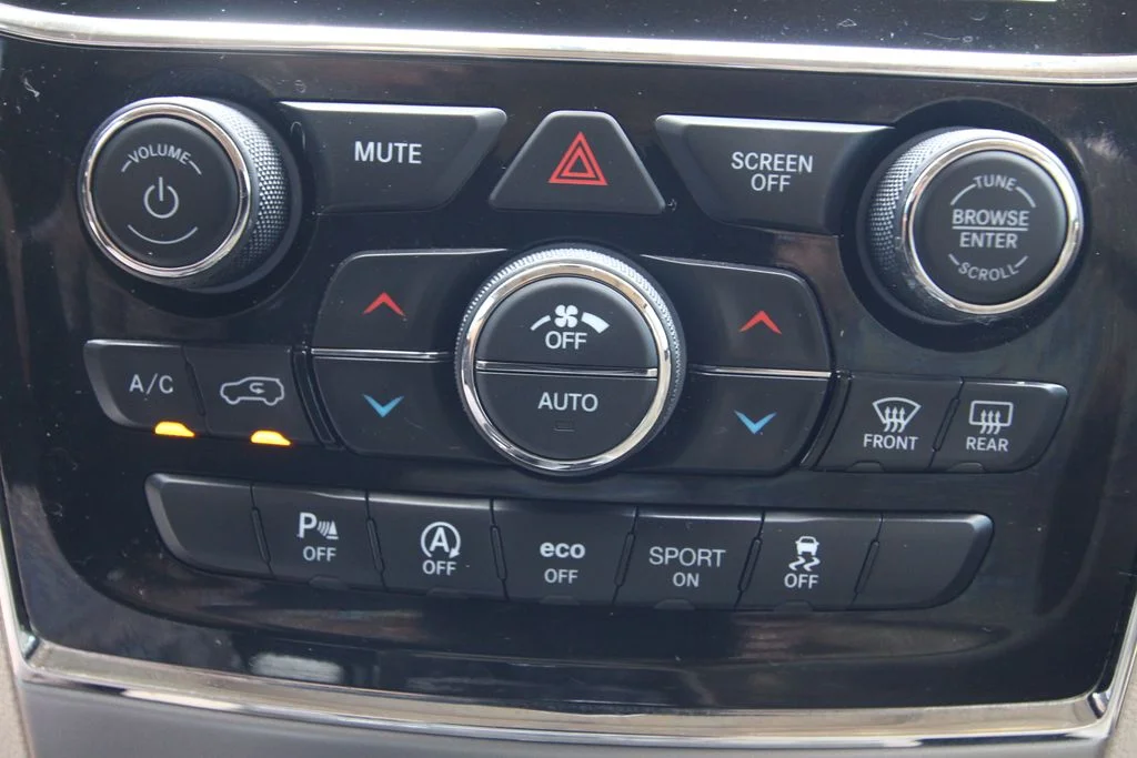 Used 2021 Bright White Clearcoat Jeep Limited image 28