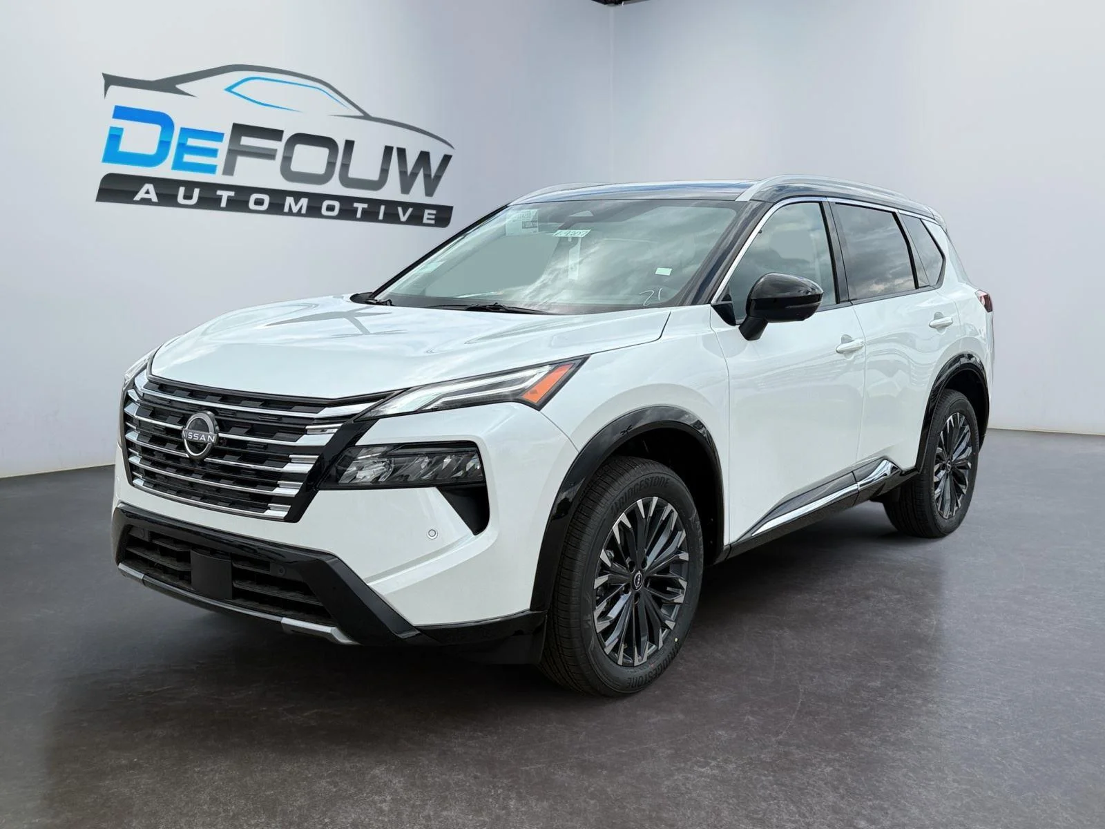 New 2026 Everest White Pearl/Super Black Nissan Platinum image 7