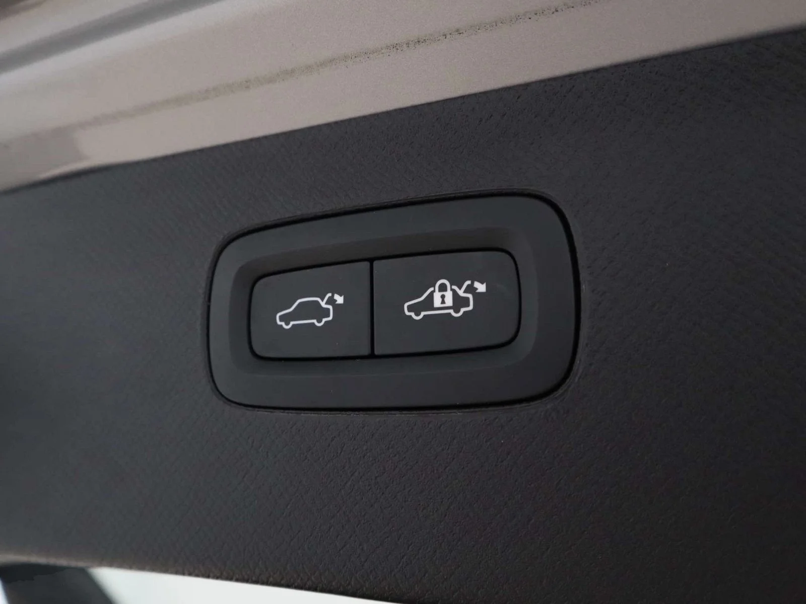 Used 2024 Silver Volvo Ultimate Bright Theme image 13